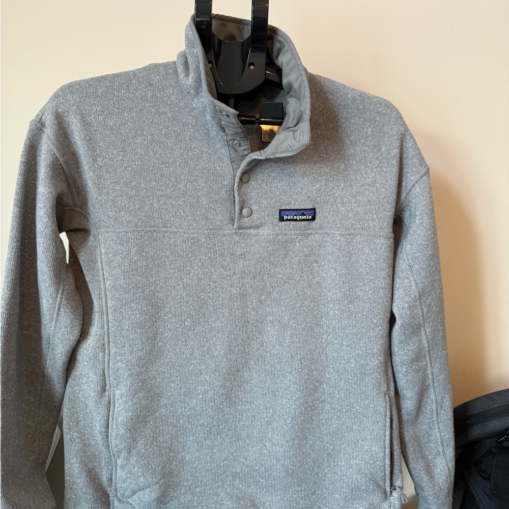 Patagonia Heather Gray Fleece Pullover with pockets